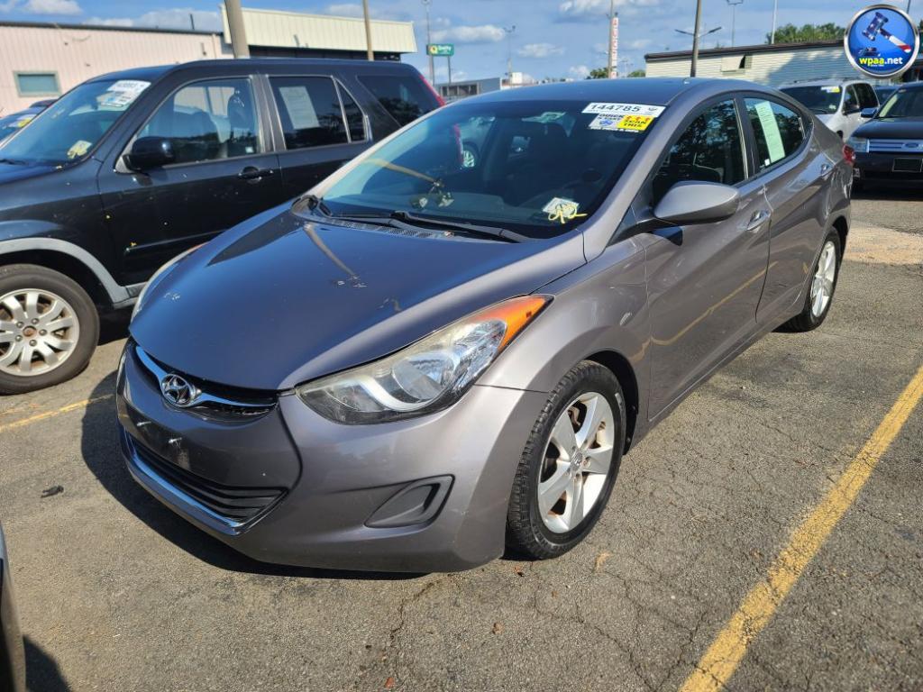 2011 Hyundai Elantra GLS (Middle grade)